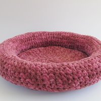Bolster side donut cat bed.